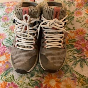 Columbia Women’s Trailstorm Mid Waterproof Oxford